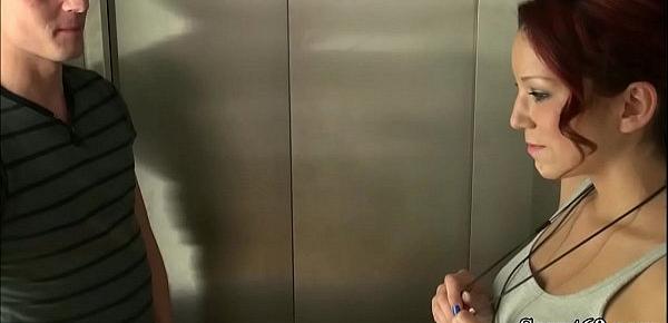  18jr Teeny Natalie fickt mit Fremden im Fahrstuhl vom Hotel - 18yr old German Teen Seduce to Fuck by Stranger in Lift